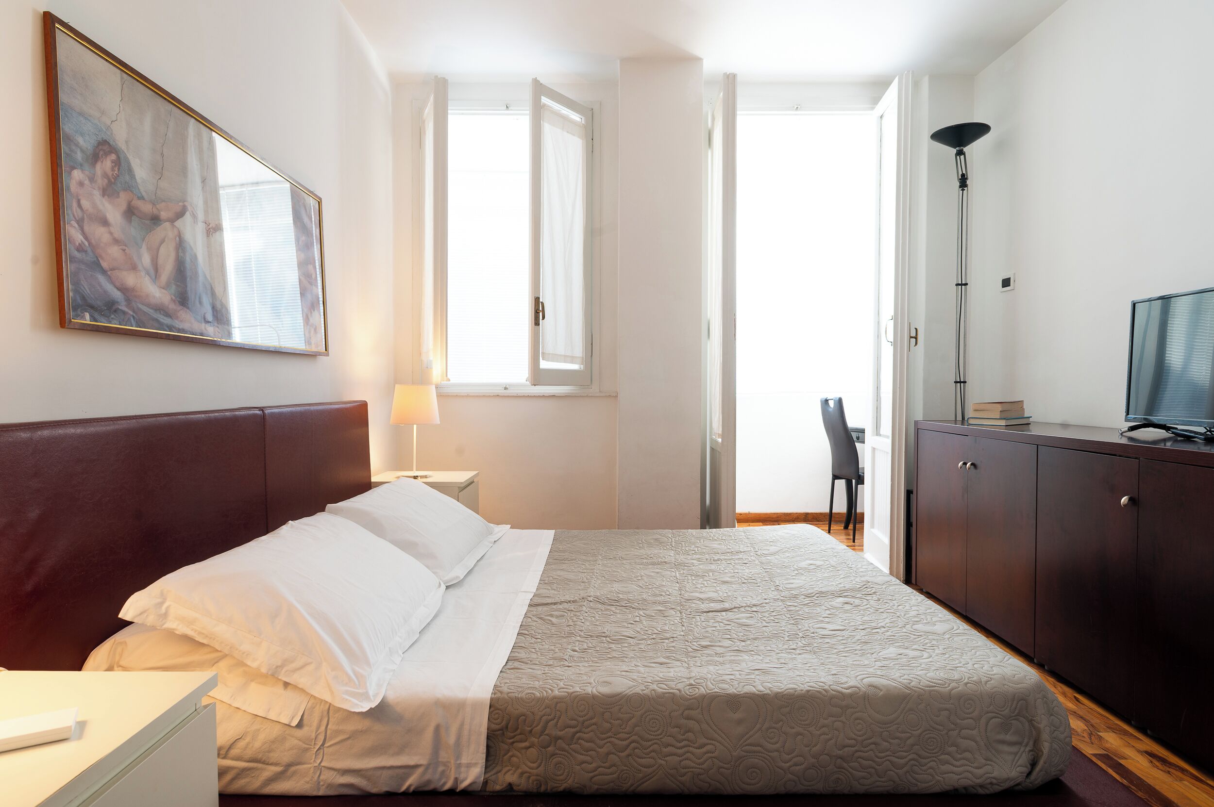 Iron/ironing board, Internet, bed sheets