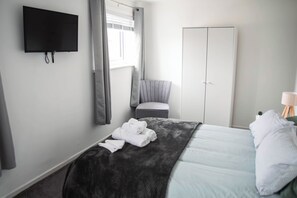 2 slaapkamers, een strijkplank/strijkijzer, wifi, beddengoed
