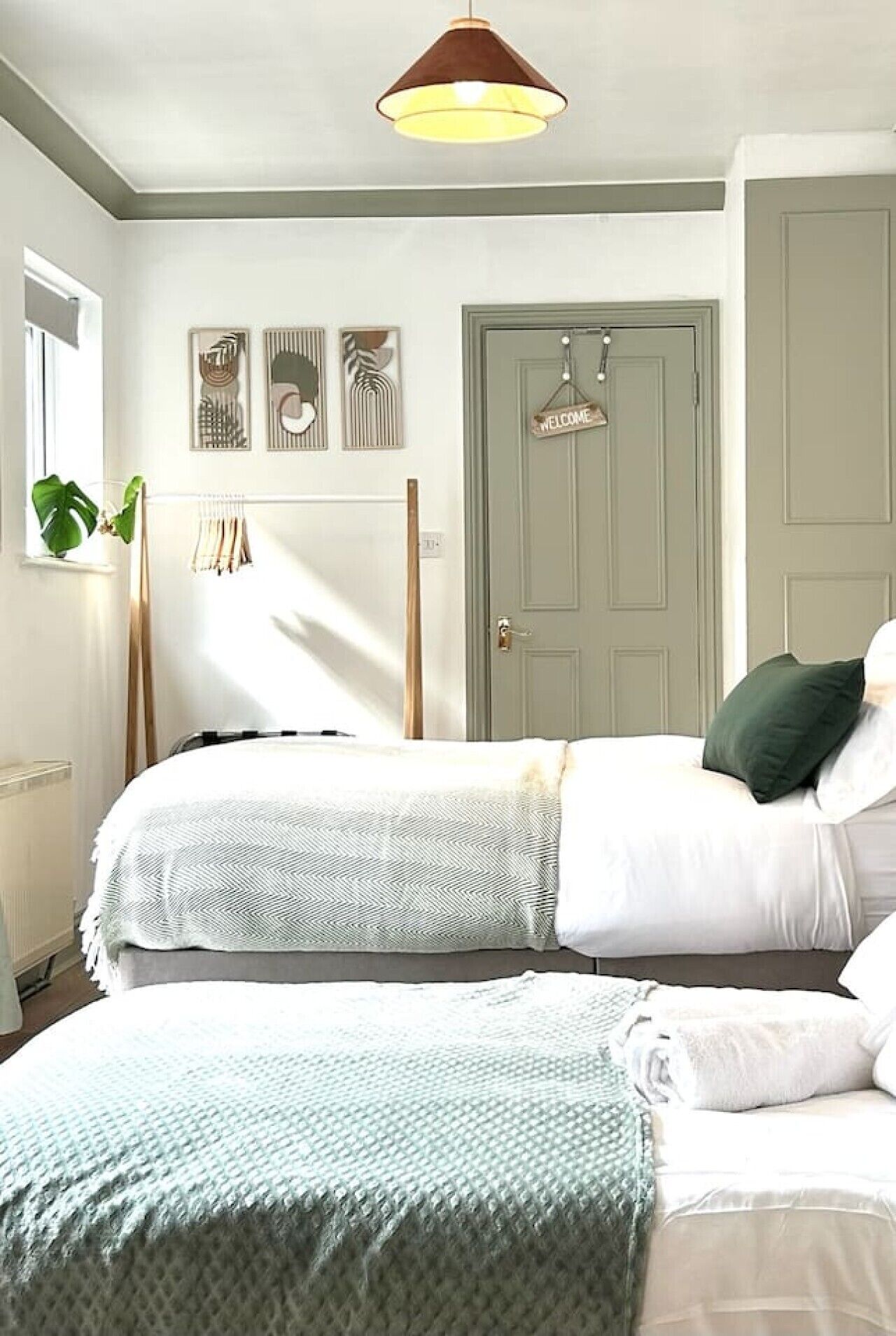 Desk, iron/ironing board, travel cot, WiFi