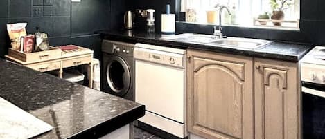 Coffee/tea maker, fridge, microwave, oven