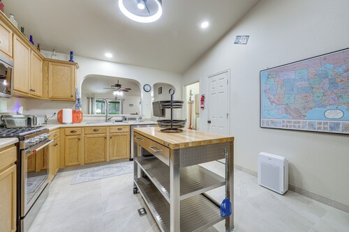 Between Austin & San Marcos! Family Home