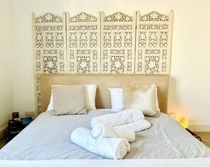 Desk, iron/ironing board, travel cot, WiFi