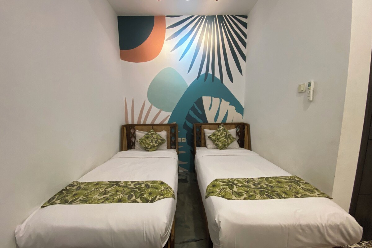 Deluxe Twin Room, Balcony | Desk, laptop workspace, WiFi (free)