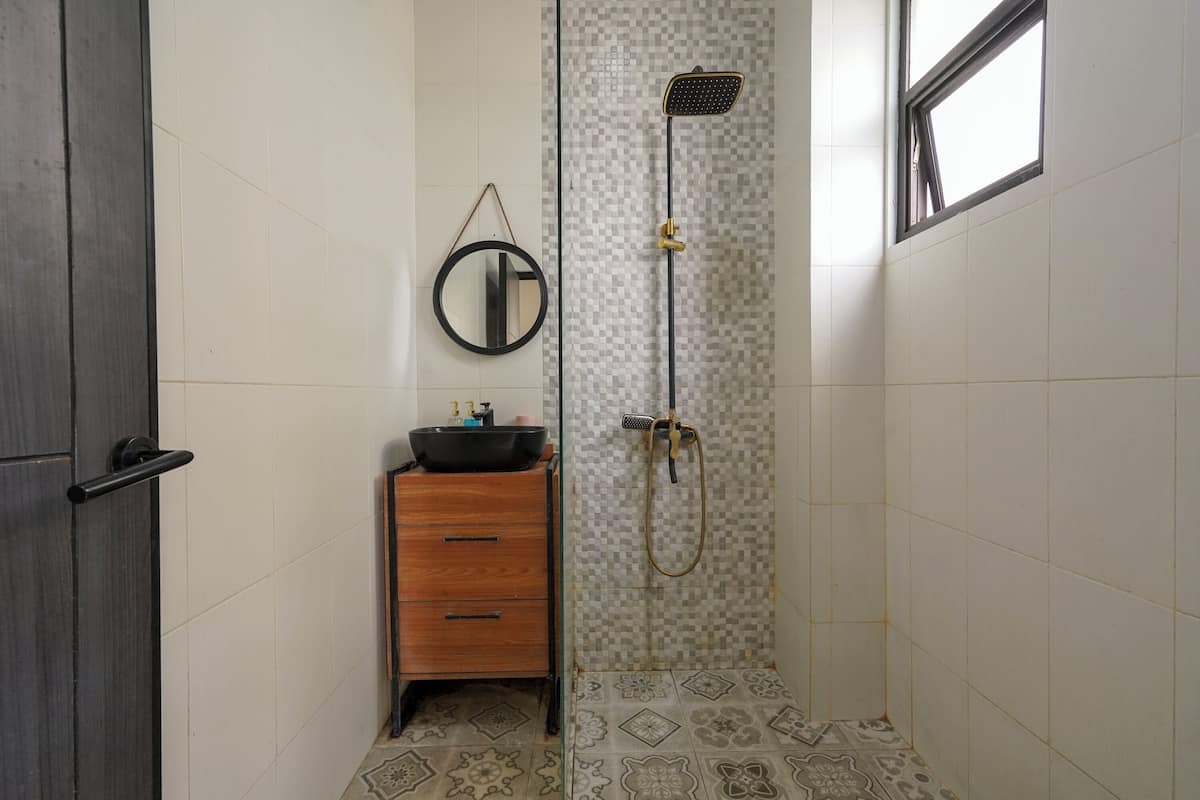 Deluxe Twin Room, Balcony | Bathroom
