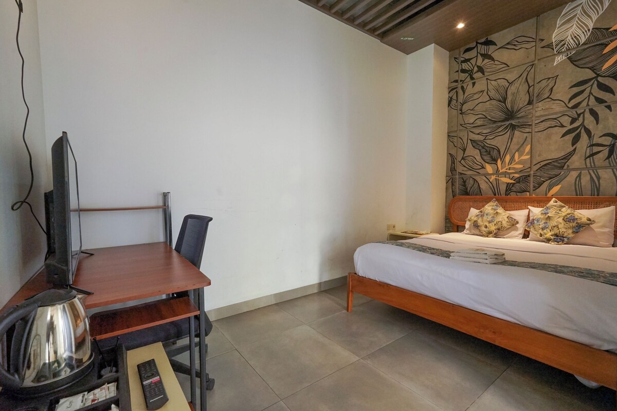Deluxe Single Room, Balcony | Desk, laptop workspace, WiFi (free)