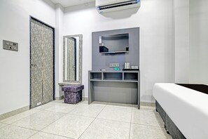 Shower, perlengkapan mandi gratis, handuk, dan sabun