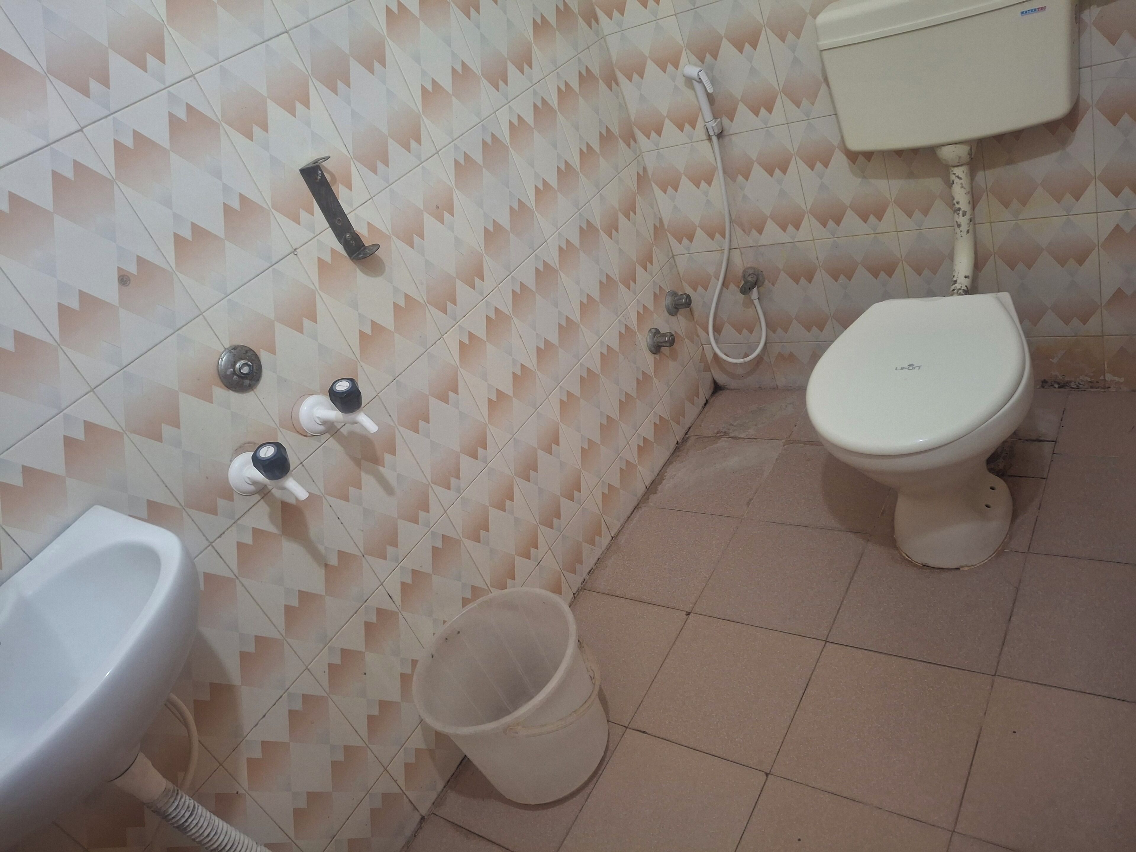 Triple Room | Bathroom | Shower, towels, soap, shampoo