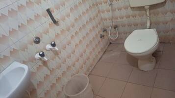 Triple Room | Bathroom | Shower, towels, soap, shampoo