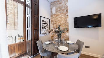 Apartment | Dining