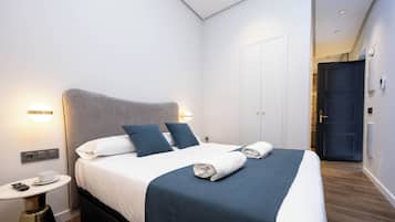Apartment | Blackout drapes, iron/ironing board, WiFi (free)