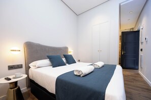 Apartamento | Cortinas blackout, ferros/tábuas de passar roupa, Wi-Fi de cortesia