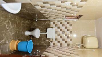 Standard Room | Bathroom
