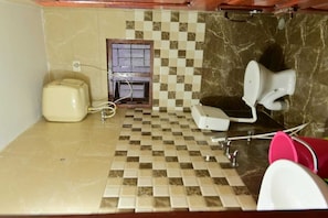 Standard Room | Bathroom