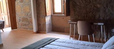 Chambre supérieure double, vue sur le vignoble | Bureau, accès au Wi-Fi (inclus)