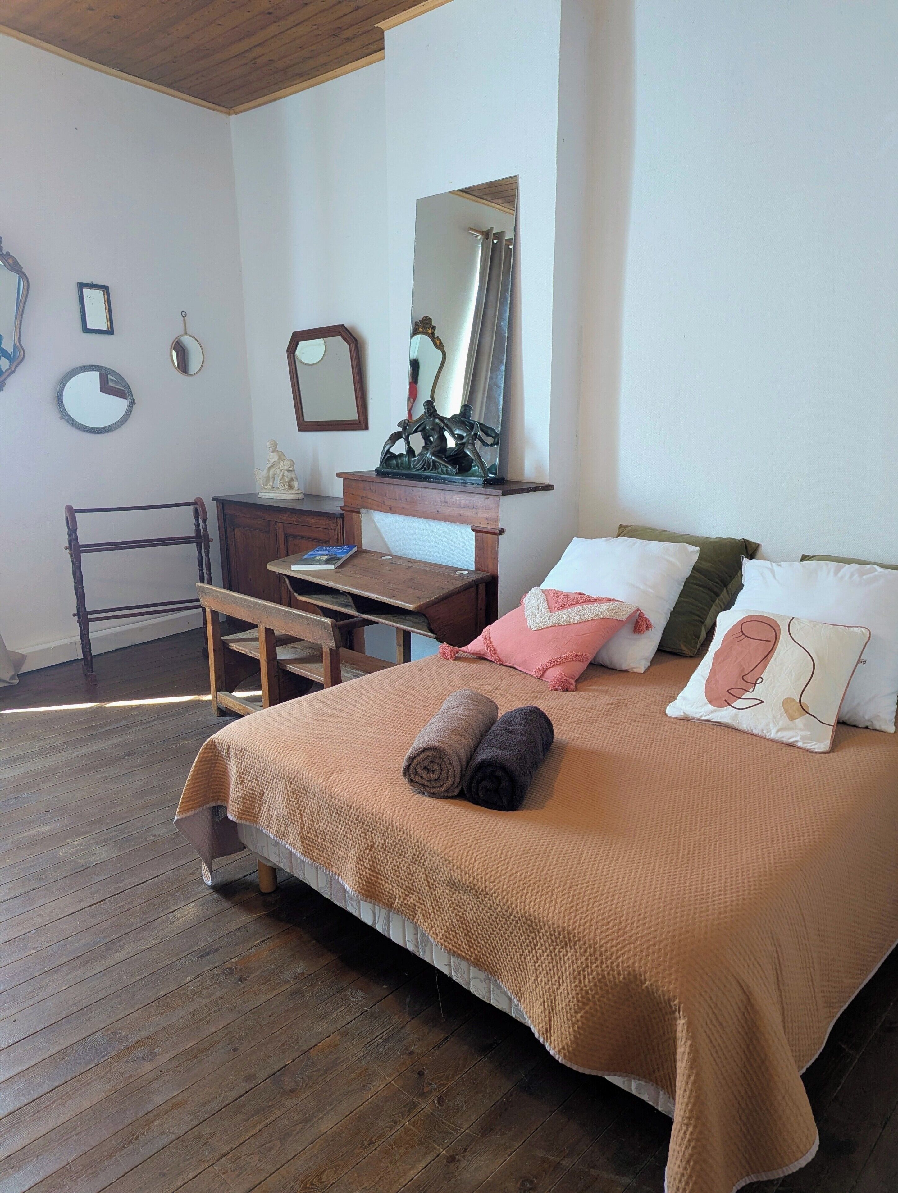 2 bedrooms, WiFi, bed sheets
