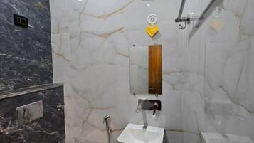 Superior Triple Room | Bathroom | Separate tub and shower, free toiletries, hair dryer (on request)
