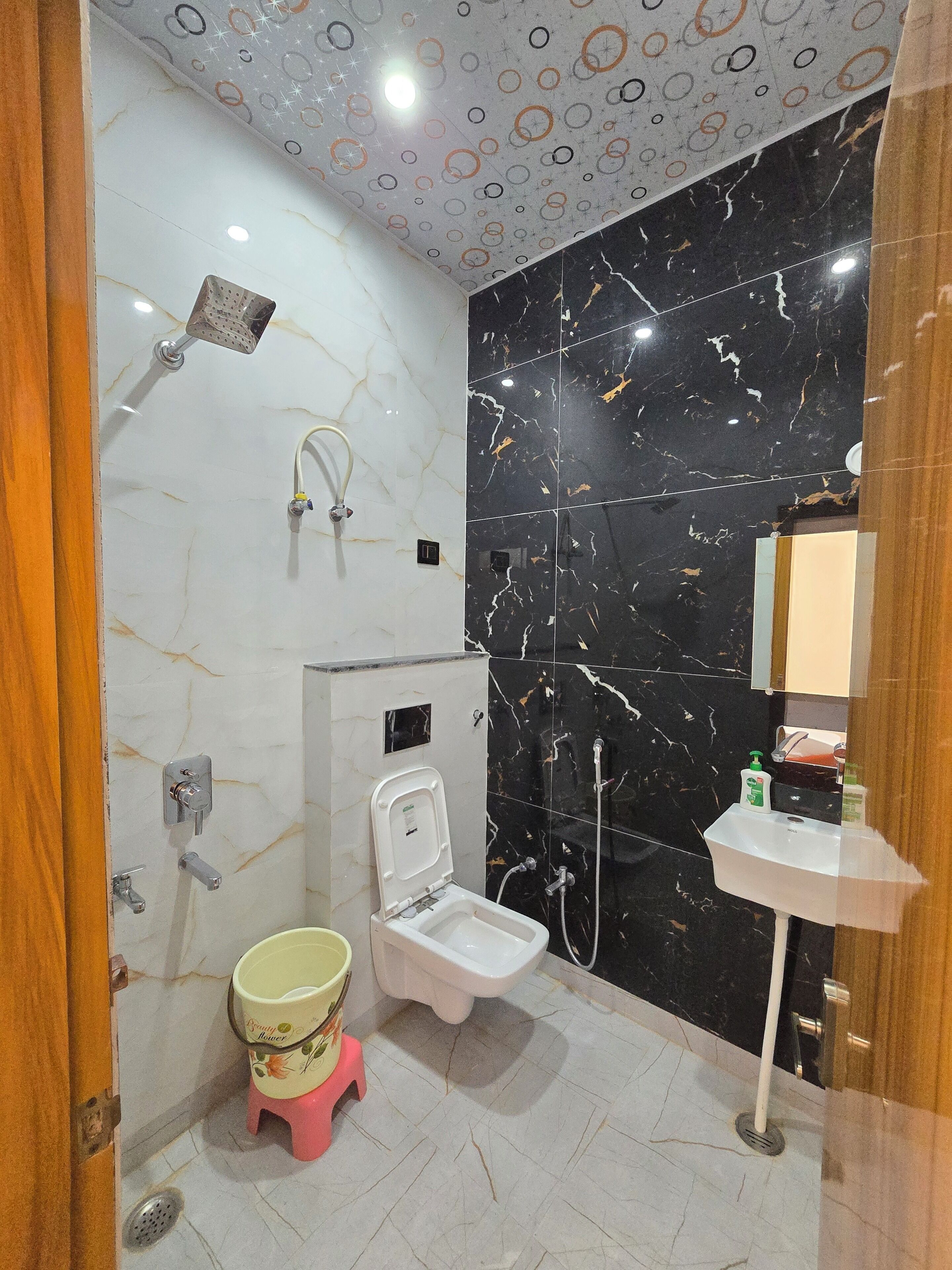 Superior Double Room | Bathroom | Separate bathtub and shower, free toiletries, hair dryer, slippers