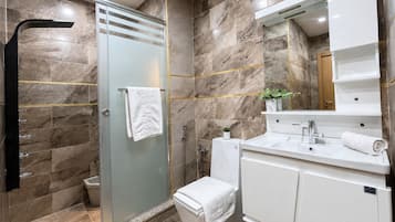 Apartment | Bathroom | Free toiletries, hair dryer, towels, soap