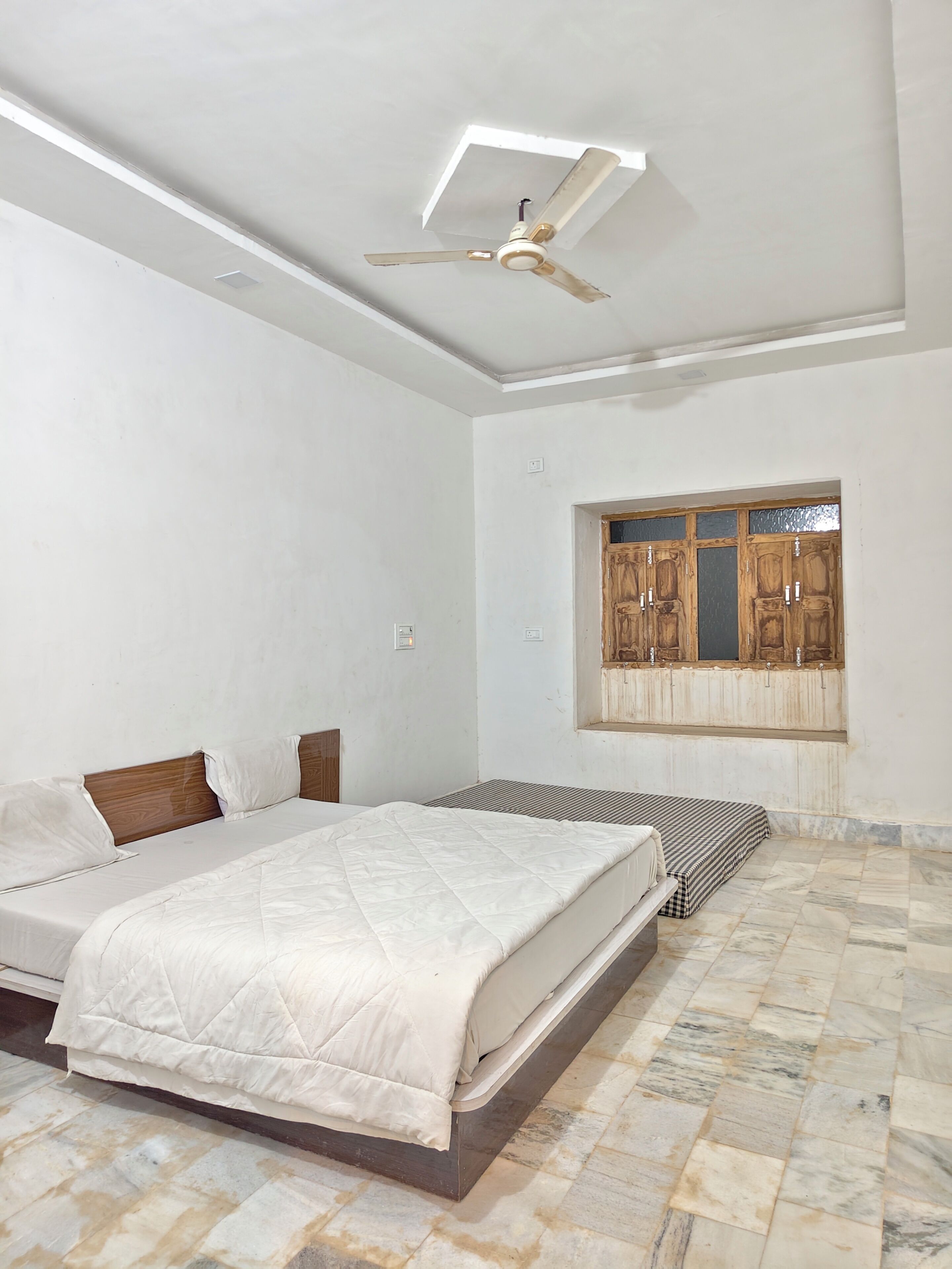 Quarto solteiro, vista para o deserto | Edredons de pluma, camas com colchões pillow-top