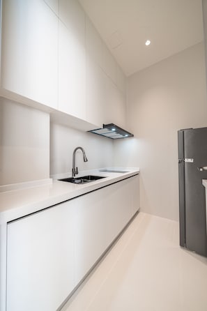 Family Villa, 6 Bedrooms, Private Pool, City View | Dapur peribadi | Peti sejuk, ketuhar gelombang mikro, dapur 