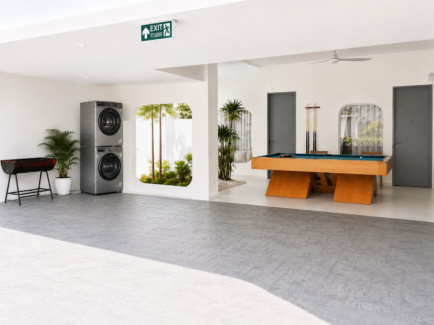 Espaço interior moderno com mesa de bilhar, máquina de lavar roupa e equipamento de snooker.