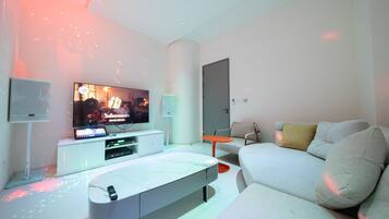 Family Villa, 6 Bedrooms, Private Pool, City View | Living area