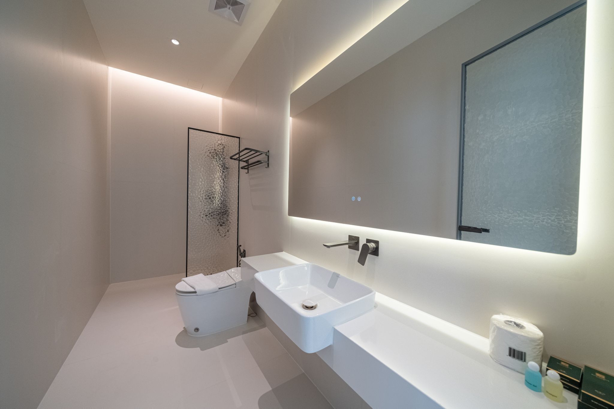 Family Villa, 6 Bedrooms, Private Pool, City View | Bathroom | Free toiletries, hair dryer, towels, soap