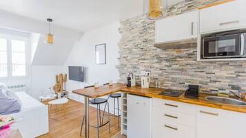 Apartment, City View | Private kitchen