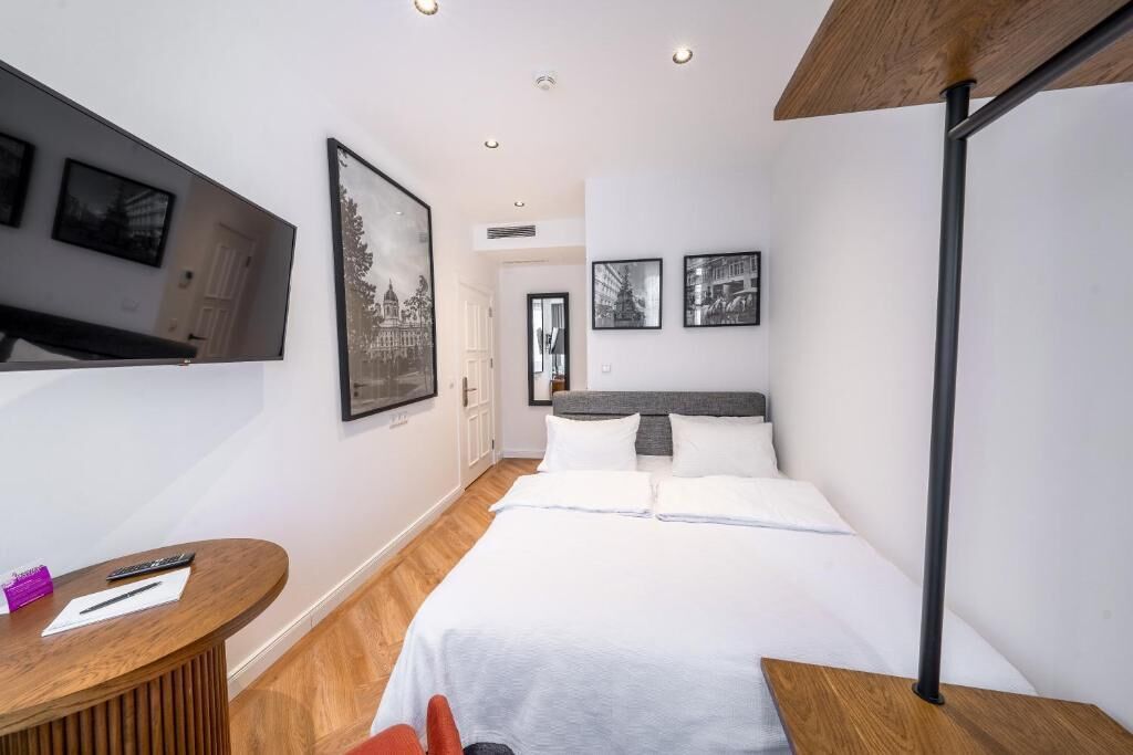 Double Room | In-room safe, soundproofing, free WiFi