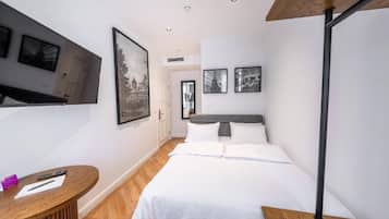 Double Room | In-room safe, soundproofing, free WiFi