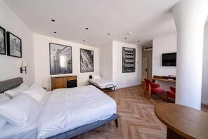 Deluxe Triple Room | In-room safe, soundproofing, free WiFi - Mavie Hotel Domenig (Favoriten)