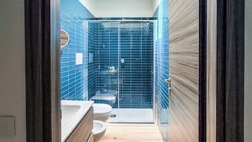 Studio, parveke | Kylpyhuone