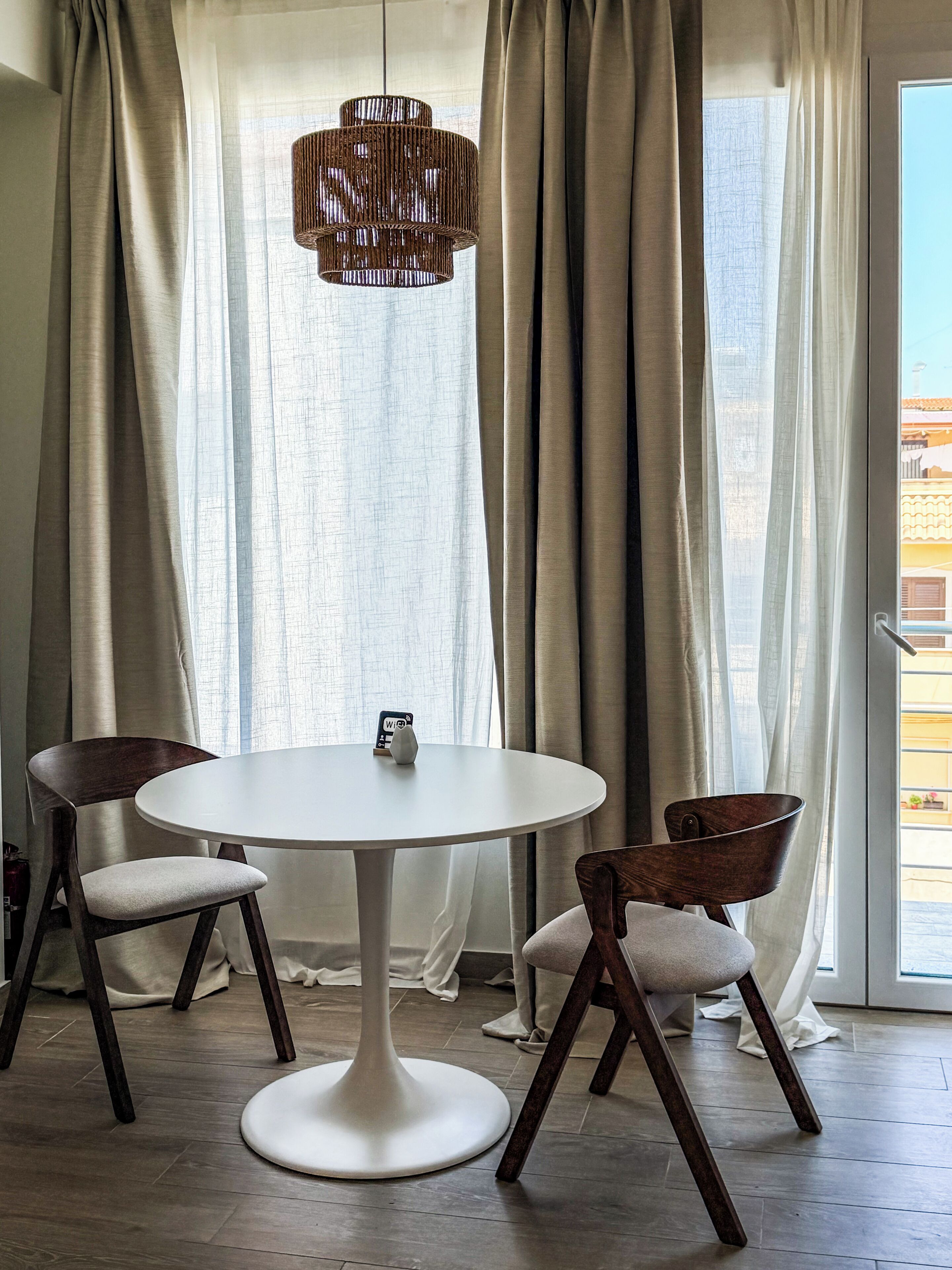 Studio, parveke | Ruokailu