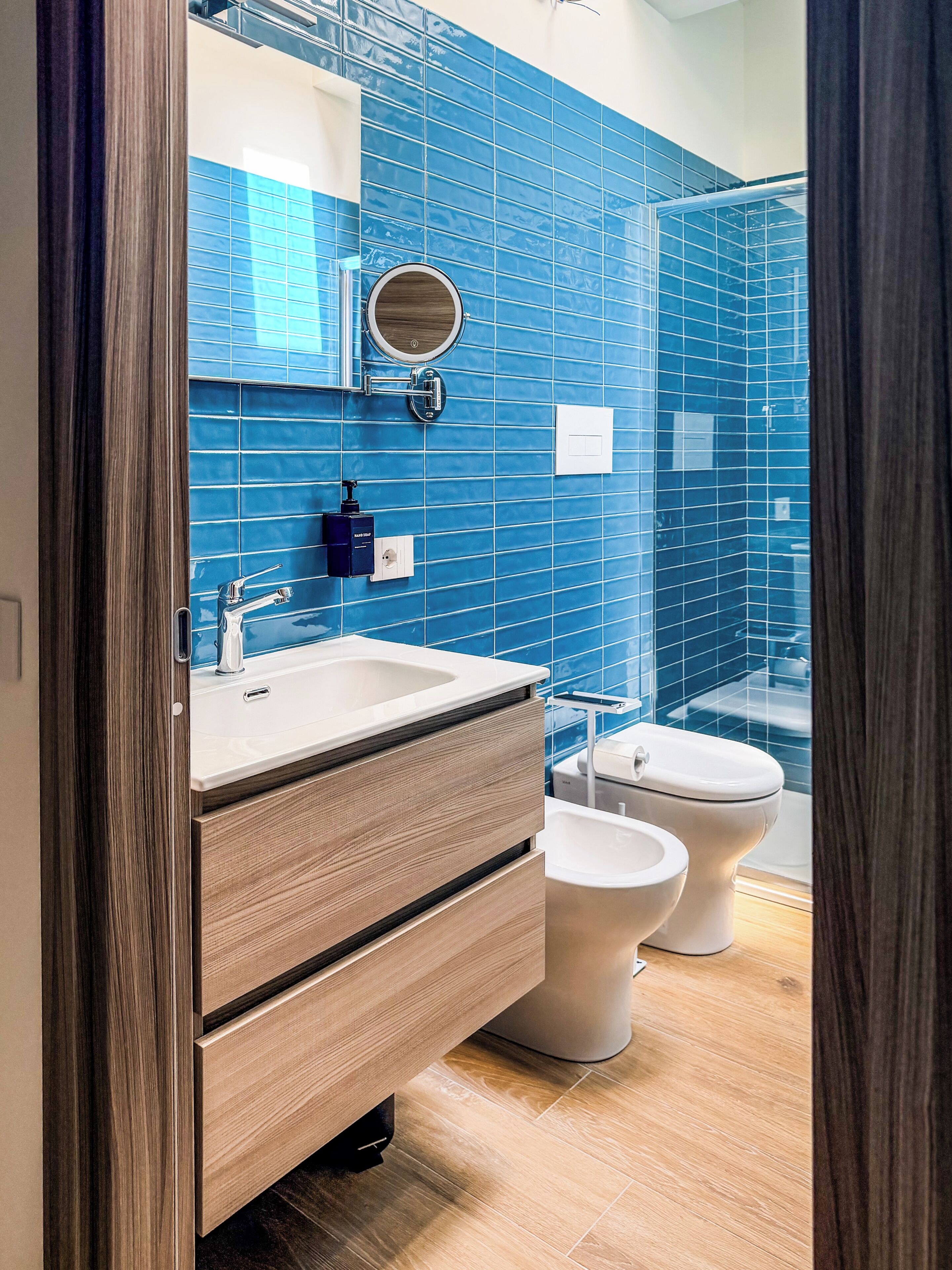 Studio, Balkon | Badezimmer