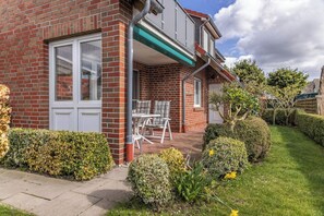 Outdoor dining - Vrbo Property (Carolinensiel)