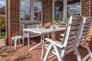 Outdoor dining - Vrbo Property (Carolinensiel)
