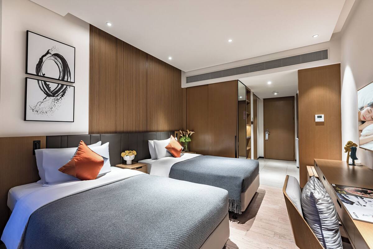 Premier Twin Room, City View