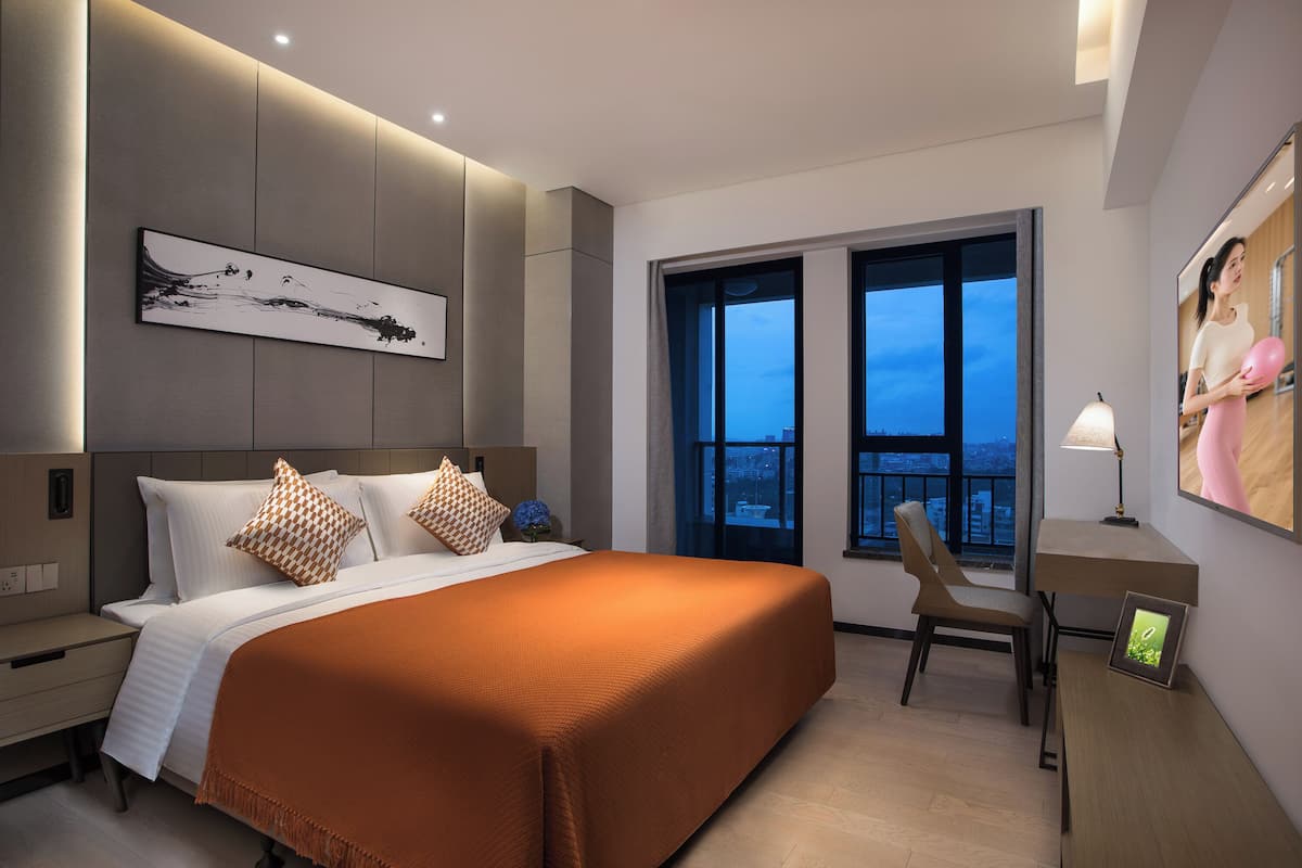 Premier Suite, City View