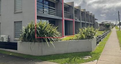 Magnificent views of Portland’s Ocean, Beach and Harbour.
Central location!
