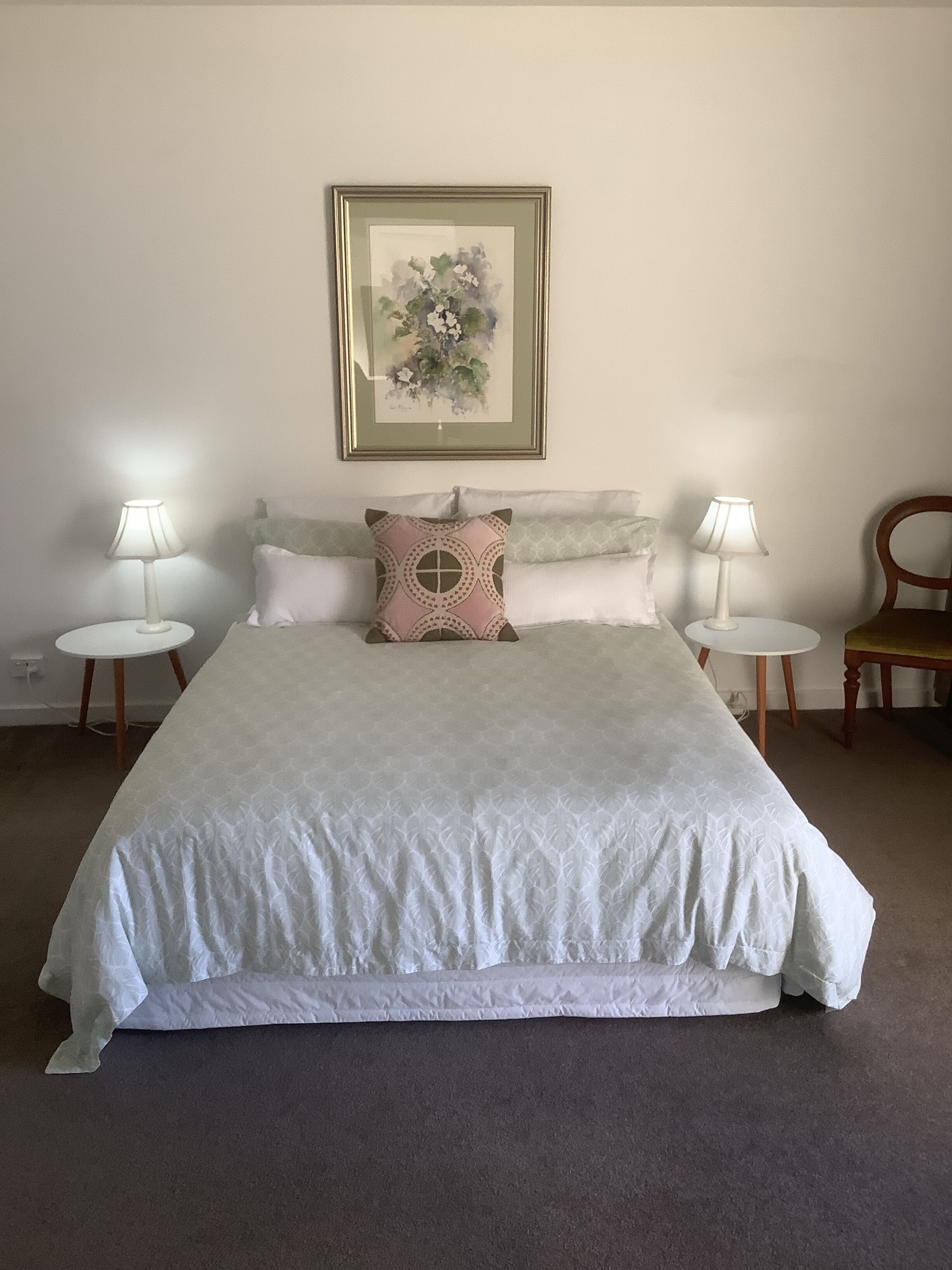 3 slaapkamers, een strijkplank/strijkijzer, gratis wifi, beddengoed