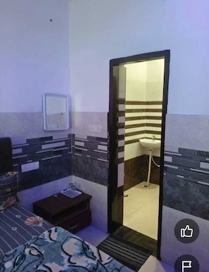 Habitación doble Deluxe, balcón, vista a la ciudad | Baño