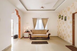 Interior - Aaravati Villa by Stayjade Pool 1hr E-city (Denkanikota)