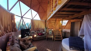 Room, 4 Bedrooms, Smoking, Patio | Living room