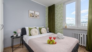 Appartement Classique, 3 chambres, vue ville | Literie de qualité supérieure, rideaux occultants, chambres insonorisées