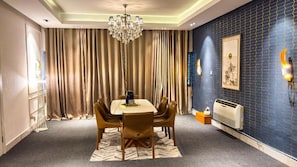 Deluxe Apartment, 3 Bedrooms, Balcony, City View | Dining - Mac Residence (Lagos)
