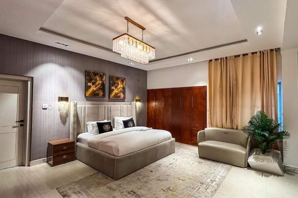 Deluxe Apartment, 3 Bedrooms, Balcony, City View | Free WiFi
