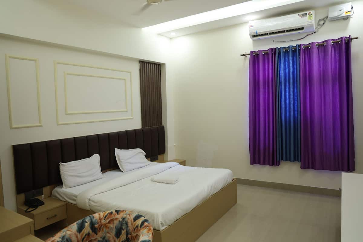 Superior Room | Desk, laptop workspace, WiFi (free), bed sheets