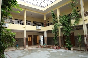 Lobby - Shree Krishna Hotel & Restaurant (Sakrai)