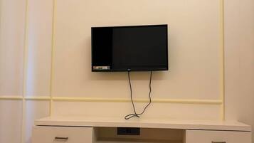 Desk, laptop workspace, WiFi (free)