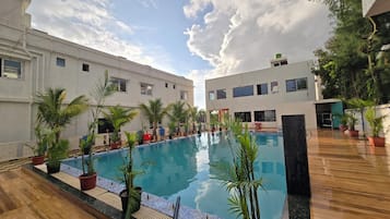 3 piscinas techadas